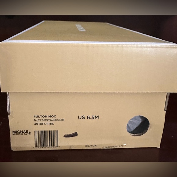 NIB MICHAEL KORS FULTON Flat Leather Black With Gold Hardware Sz 6.5 - Picture 6 of 6